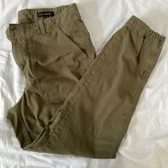 Banana Republic Pants - Banana Republic Slim Utility Pant